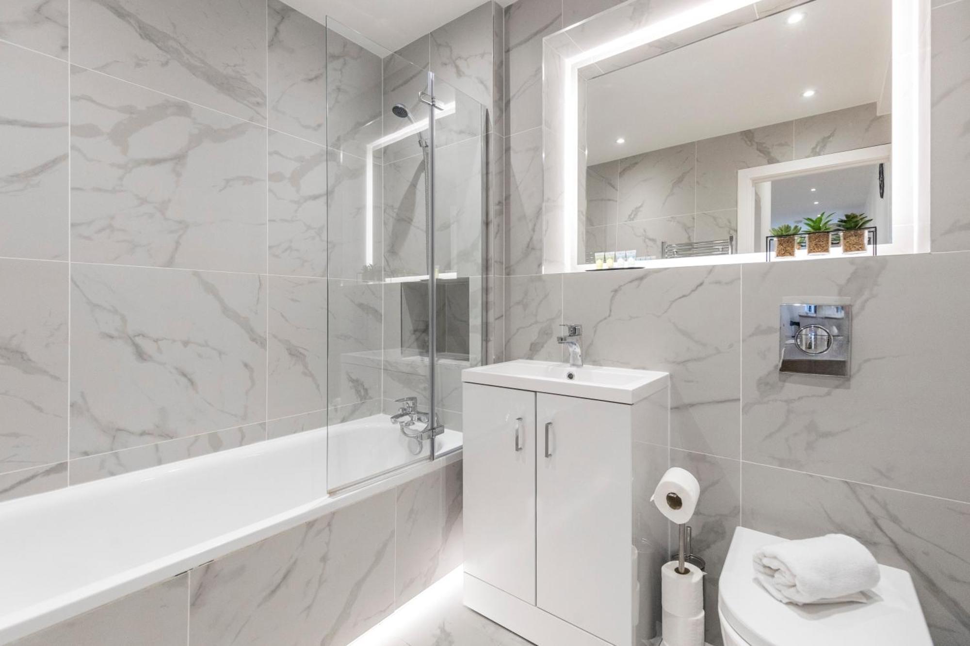 Bright And Spacious Apartment - Excellent Location Londra Esterno foto